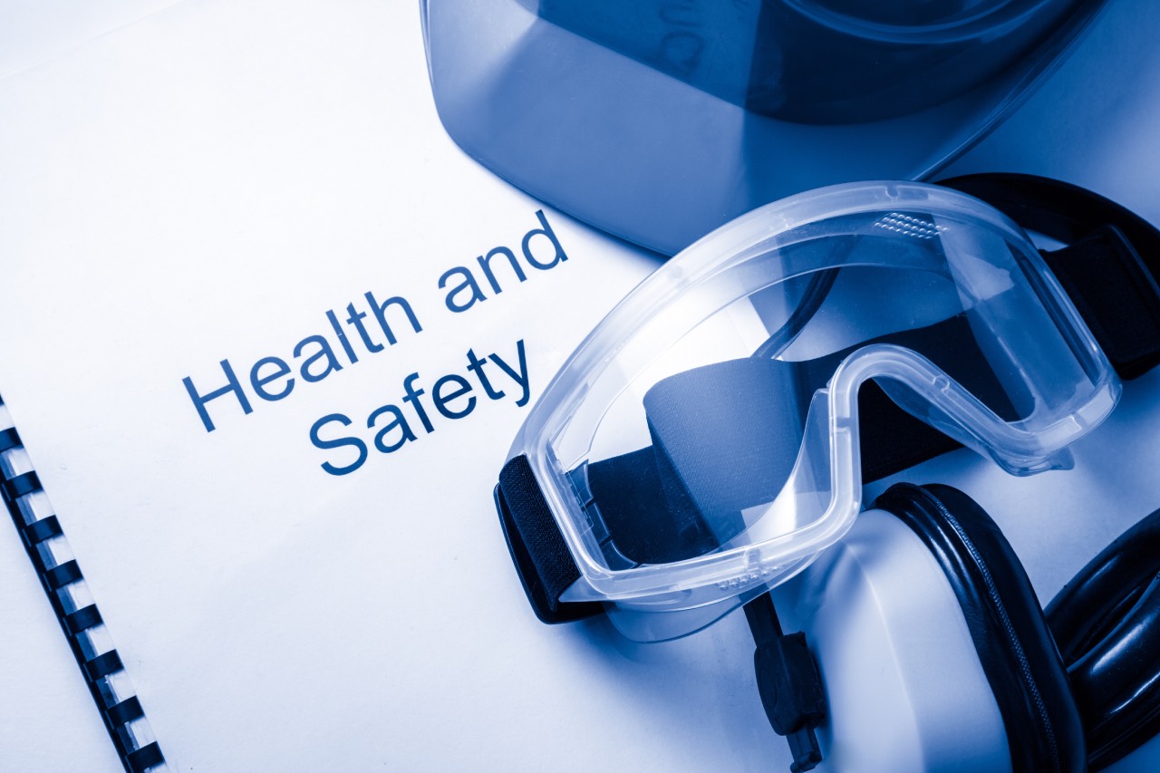 Health & Safety Handbook, Safety Glasses and Ear Protection Earphones - Aluman S.A.
